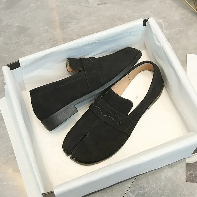 Men’s Split Toe Tabi Loafers – Patent Leather Thick Sole Korean Trend 2025