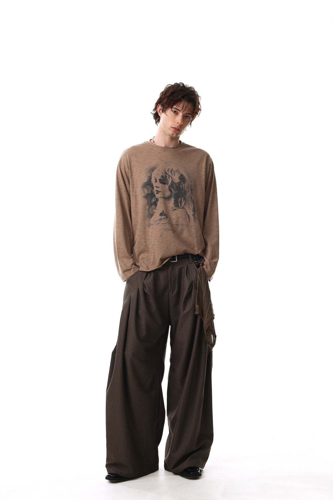 Omirad Vintage Portrait Graphic Long Sleeve Tee